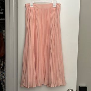 Pink pleated skirt